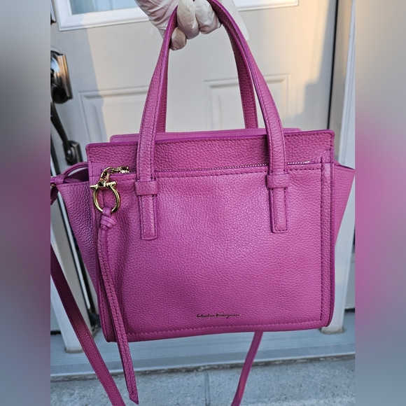 Authentic Salvatore Ferragamo Gancini Amy 21 Leather Tote - Picture 3 of 17